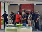 persija-dan-bambang-nih3.jpg