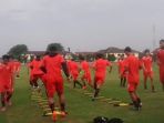 persija-jakarta-berlatih-di-lapangan-mako-brimob_20170302_020332.jpg