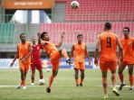 persija-jakarta-lakukan-pemanasan_20190812_075915.jpg