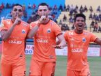 persija-sukses-menyusul-perolehan-poin-persib-usai-mengalahkan-tuan-rumah-persipura-jayapura_20181025_164105.jpg
