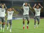 persik-kediri-vs-persib-bandung_20221207_214257.jpg