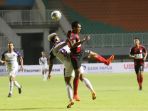 persipura-hadapi-persita-pada-laga-liga-1_20210828_204947.jpg