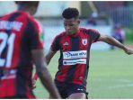 persipura-ramai-rumakiek.jpg