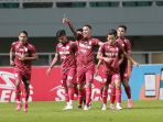 persis-solo-ungguli-dewa-united-di-babak-pertama_20211227_223121.jpg