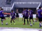 persita-tangerang-uji-coba-lapangan-segiri-samarinda_20220909_050447.jpg
