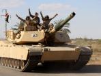 personel-ad-irak-di-atas-sebuah-tank-yang-melaju-isis_20160801_030212.jpg