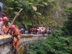 personel-basarnas-bersiap-untuk-turun-ke-sungai-lau-biang-untuk-mel.jpg