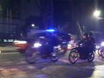 personel-polisi-bermotor-membubarkan-massa-4.jpg