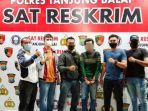 personel-polres-tanjungbalai-amankan-rudal-pelaku-perudapaksa-anak-tirinya.jpg