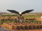 personel-satgas-kizi-tni-menggelar-sholat-idul-fitri-di-afrika_20170627_120007.jpg
