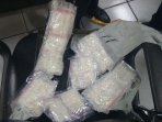 personil-satgas-tni-bko-bandara-sh-tangkap-pembawa-2-kg-sabu_20160712_155840.jpg