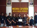 pertama-di-2024-bea-cukai-terbitkan-izin-fasilitas-kawasan-berikat-untuk-produsen-coreboard-paper.jpg