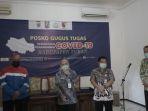 pertamina-bagikan-puluhan-apd-dan-ribuan-masker-hingga-vitamin-ke-rs-di-tuban.jpg