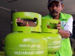 pertamina-melakukan-operasi-pasar-gas-3-kg_20150306_104741.jpg