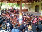 pertemuan-pansus-raperda-desa-adat-dengan-pecalang.jpg