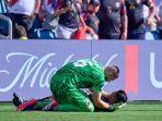 peru-vs-kanada-asisten-wasit-pingsan.jpg