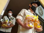 perumda-tirtawening-kota-bandung-bagikan-1140-liter-minyak_20220322_185926.jpg