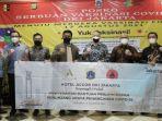 perwakilan-dari-hotel-hotel-accor-menyalurkan-sejumlah-bantuan-untuk-penangana.jpg