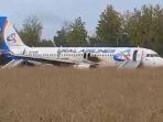 pesawat-airbus-a320-milik-ural-airlines-mendarat-darurat-di.jpg