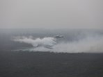 pesawat-bom-air-beriev-be-200-manuver-ambil-air-padamkan-kebakar_20151025_204414.jpg