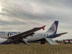 pesawat-komersial-milik-ural-airline-terpaksa-mendarat-darurat-di-sebuah-ladang-gandum.jpg