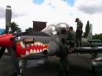 pesawat-tempur-super-tucano-mendarat-di-lanud-syamsudin-noor-banjarbaru_20151214_140249.jpg