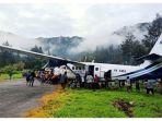 pesawat-tergelincir-di-papua-ke-11-penumpang-dikabarkan-selamat.jpg