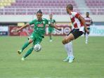 pesepak-bola-pss-sleman-kim-jeffrey-kurniawan-kiri.jpg