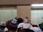 peserta-aksi-112-menitikkan-air-mata-saat-zikir-bersama-arifin-ilham_20170211_080420.jpg