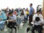 peserta-ujian-masuk-perguruan-tinggi_20160601_173143.jpg