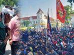 pesilat-dikeroyok-usai-tuntut-kematian-rekannya-yang-tewas-di-surabaya.jpg