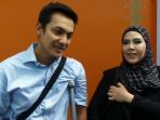 pesinetron-gunawan-merawat-sang-suami-paska-kecelakaan_20170203_170827.jpg