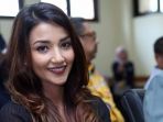pesinetron-tsania-marwa-usai-menjalani-persidangan-cerai_20170711_223311.jpg