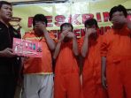 pesta-sabu-di-gudang-keranda-mayat_20161229_191057.jpg