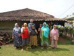 petani-adat-sd.jpg