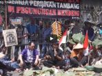 petani-kendeng-tolak-perubahan-izin-pabrik-semen_20171214_121743.jpg