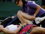petenis-rusia-maria-sharapova-terbaring_20150831_112723.jpg