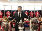 peter-schmeichel-pahlawan-manchester-united-raih-treble-winners-1999.jpg