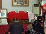 peti-jenazah-djoko-santoso.jpg