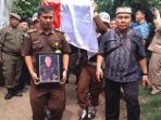 peti-jenazah-kepala-seksi-pidana-khusus-dodi-junaidi-korban-lion-air_20181105_155205.jpg