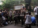 peti-jenazah-korban-helikopter-poso_20160321_212450.jpg