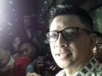 petinggi-arema-fc-nonaktif-iwan-budiantodi-gedung-kpk_20171011_194119.jpg