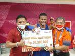 petinju-putra-dki-jakarta-matius-mandiangan-tengah-berhasil-meraih-medali-emas-pon-xx-papua-2021.jpg