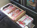 petugas-bawa-sakuranbo-buah-ceri-shinkansen_1.jpg