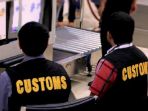 petugas-bea-cukai-di-bandara_20170920_104859.jpg