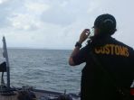 petugas-bea-dan-cukai-batam-cari-pelaut-as-yang-hilang_20170821_111303.jpg
