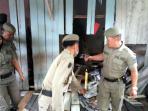 petugas-bongkar-eks-lokalisasi-di-banjarmasin-selatan_20160203_094904.jpg