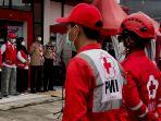 petugas-dari-pmi-kabupaten-bekasi-gelar-apel-siaga.jpg