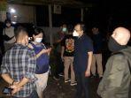 petugas-divisi-keimigrasian-bali-temui-wna-pembuat-acara-berbau-seksual.jpg