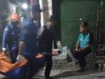 petugas-evakuasi-jenazah-pasutri-korban-kebakaran_20180917_103314.jpg